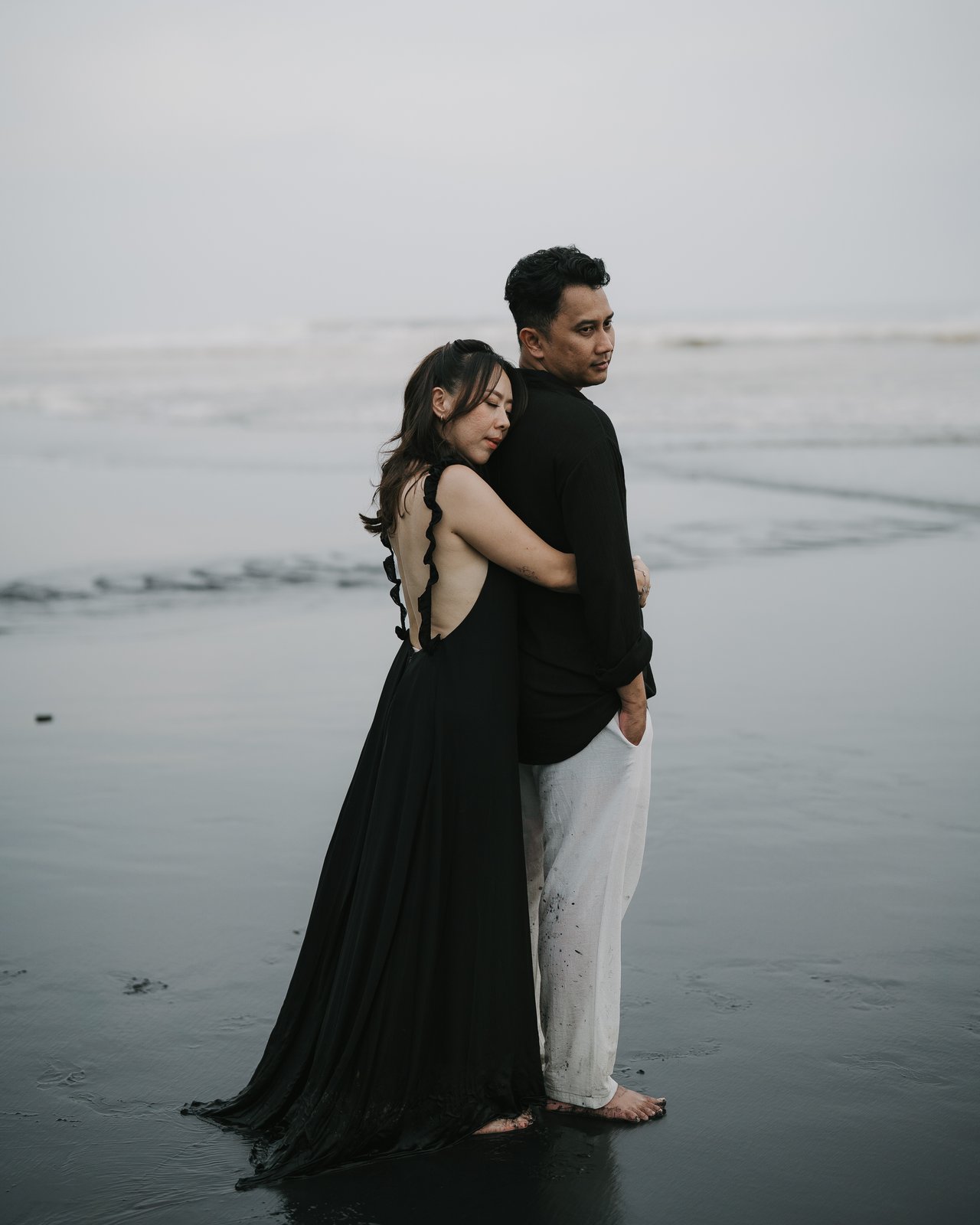 Rian and Leni by the sea