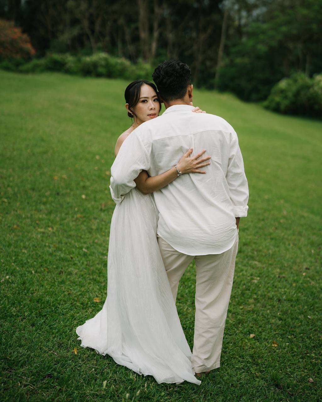 An embrace in the meadow